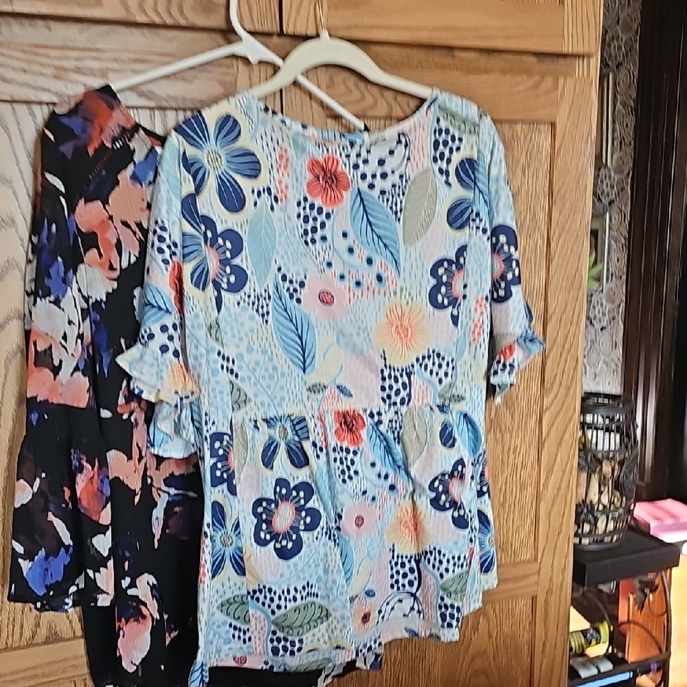 Apt. 9 Blue Multi Floral Peplum Short Sleeve Top and Short Sleeve Cotton Floral